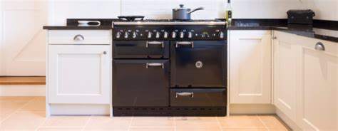 what is the difference between an aga and a range cooker